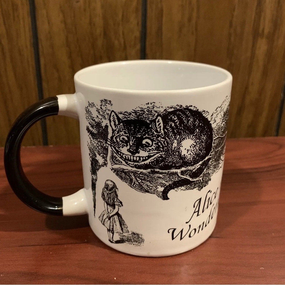 Alice in Wonderland Disappearing Cheshire Cat Mug